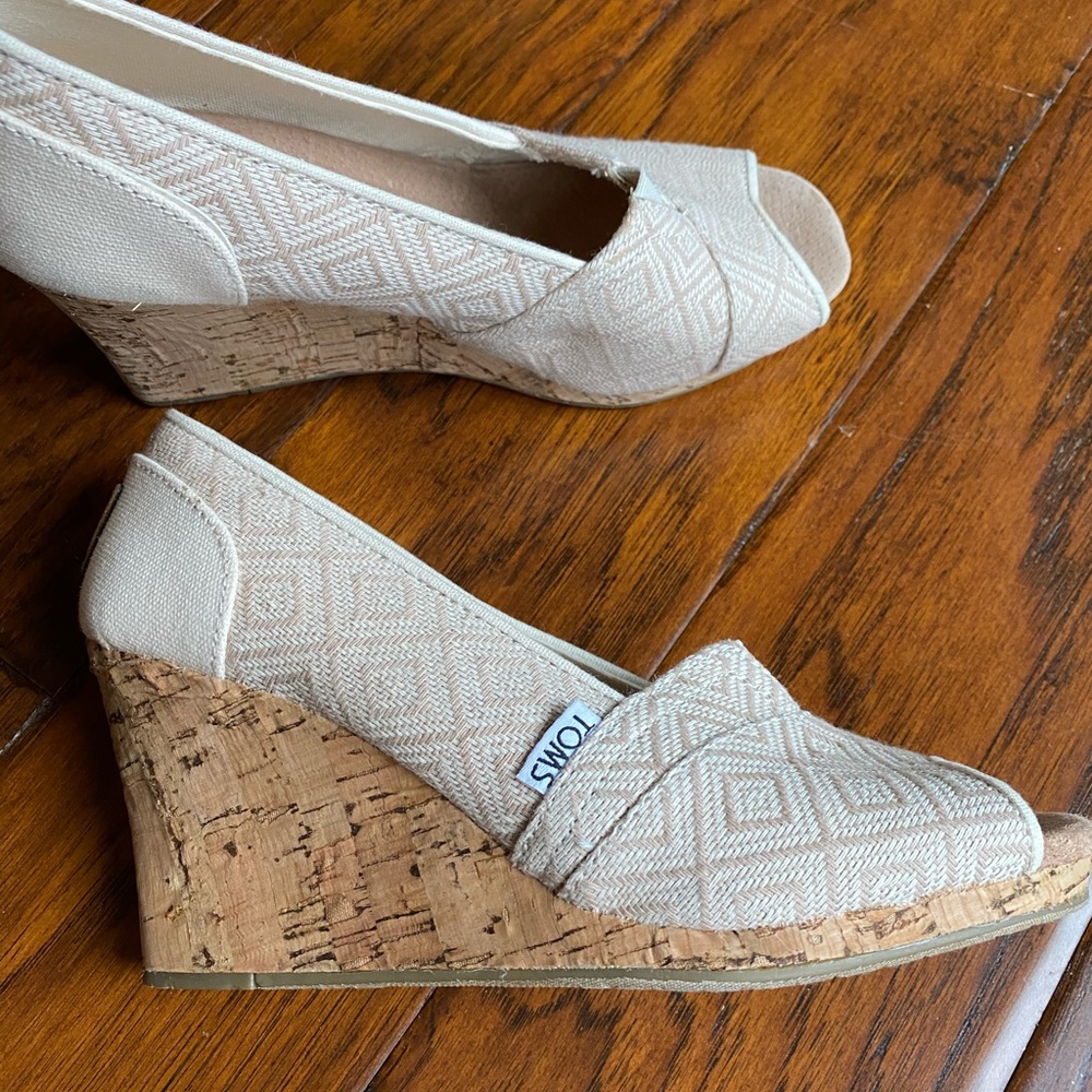 Toms peep toe wedge